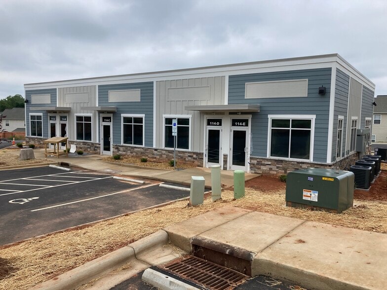 More Photos Of 114 Commerce Center Loop, Mooresville Office For Lease
