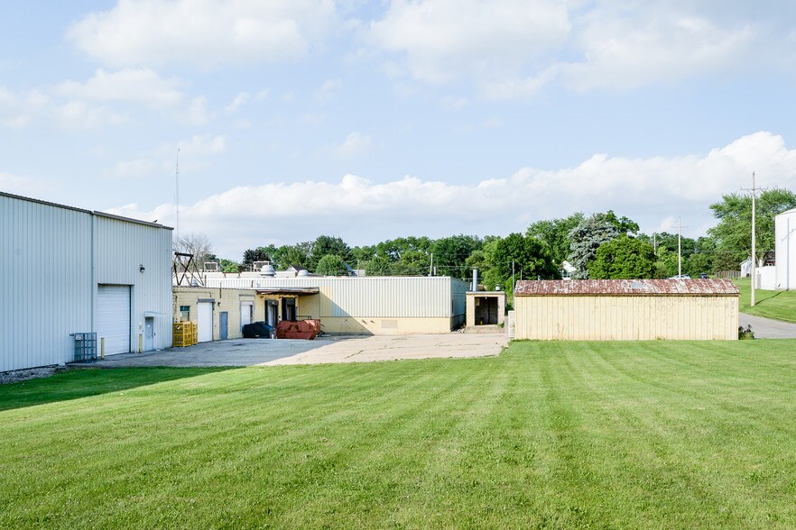 More Photos Of 1201 S Adams Ave, Freeport Warehouse For Lease