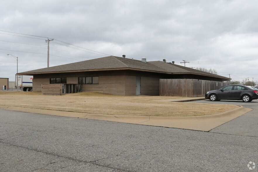 Primary Photo Of 2900 S Main St, Searcy Office For Sale