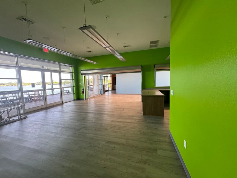 More Photos Of 330 Denton Ave, Auburndale Restaurant For Lease