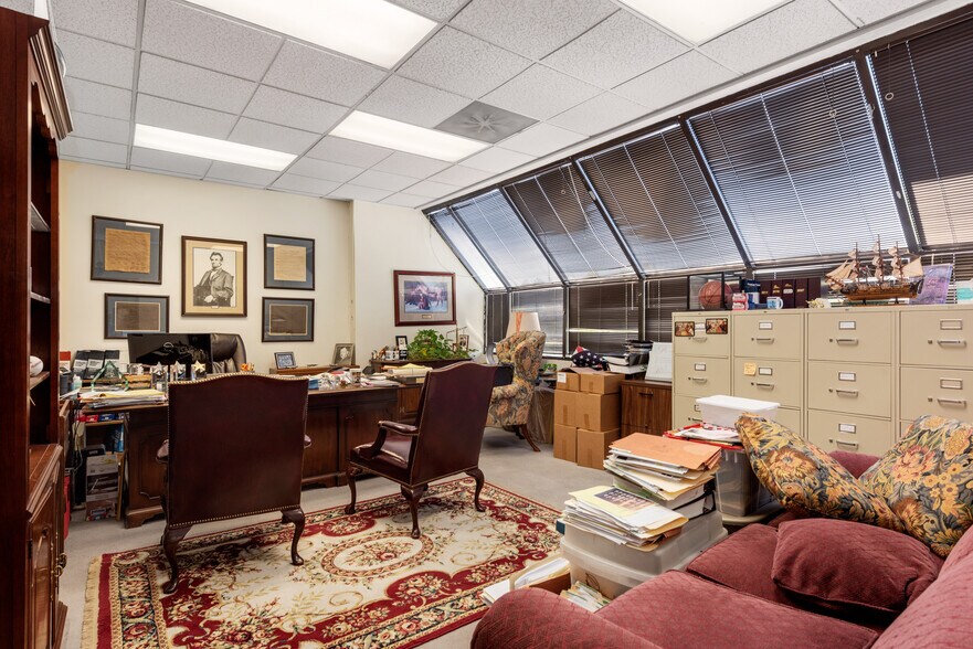 More Photos Of 2070 N Tustin Ave, Santa Ana Office For Sale