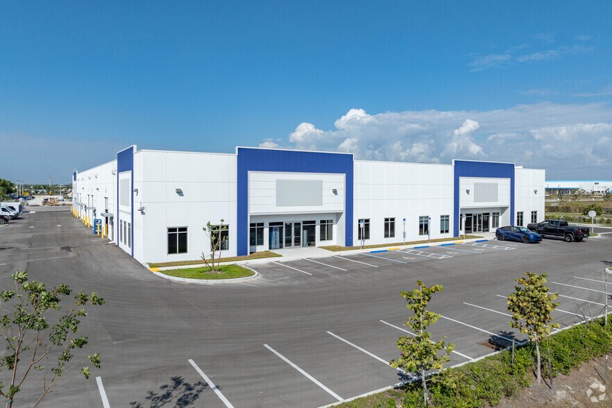 Primary Photo Of 16996 Domestic Ave, Fort Myers Flex For Lease