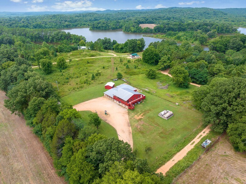 More Photos Of 7386 Mt Carmel Rd, Decaturville Convenience Store For Sale