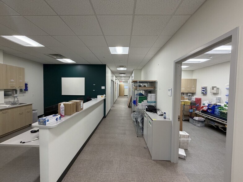 More Photos Of 257 W Park Ave, Long Beach Storefront For Lease