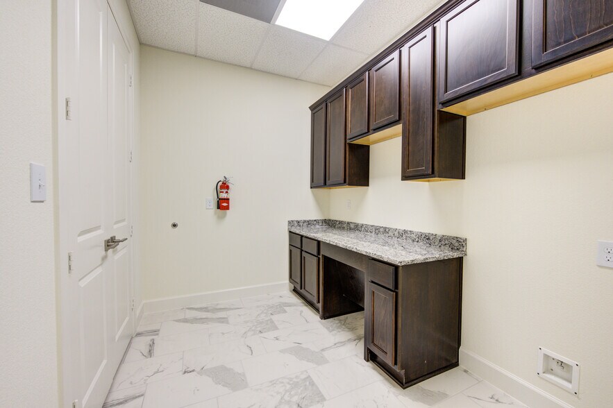 More Photos Of 17904 W Lake Houston Pky, Atascocita Medical For Sale