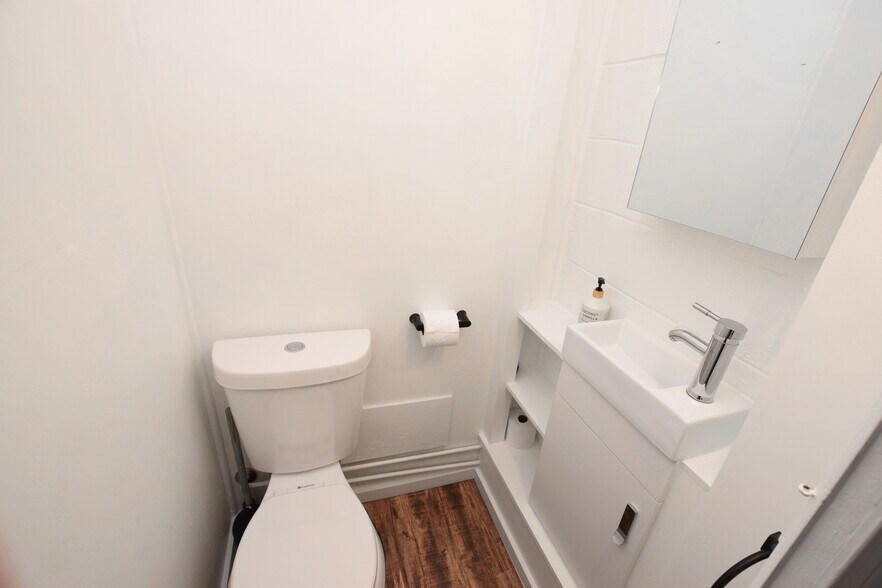 More Photos Of 4034-4036 Grand Blanc Rd, Swartz Creek Freestanding For Sale