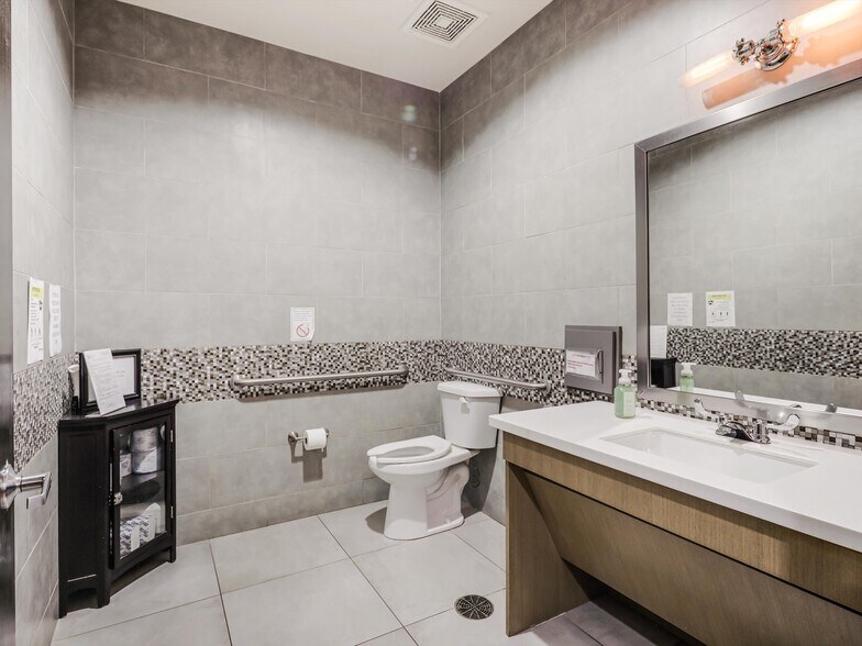 More Photos Of 7709 San Jacinto Pl, Plano Loft Creative Space For Sale