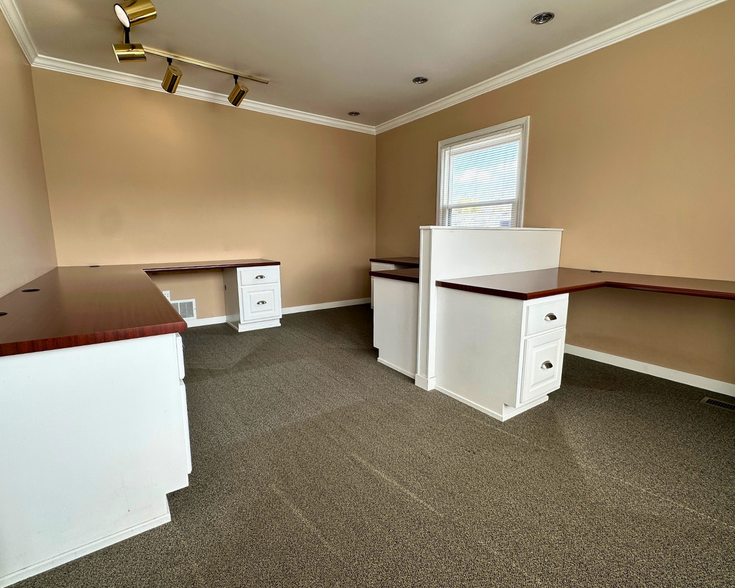 More Photos Of 2230 W Coliseum Blvd, Fort Wayne Office For Sale