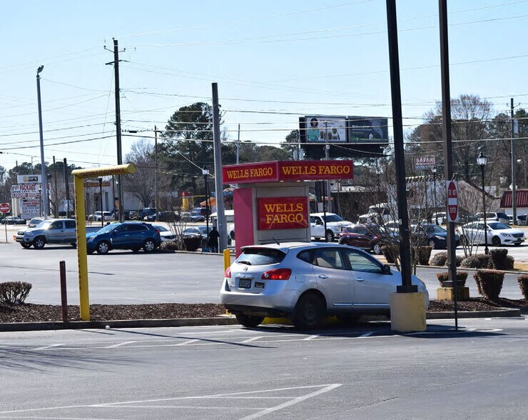 More Photos Of 4861 Memorial Dr, Stone Mountain Unknown For Lease