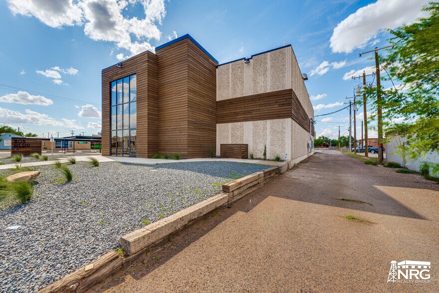 More Photos Of 808 W Indiana Ave, Midland Office For Lease