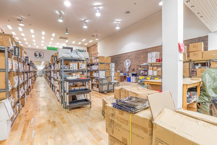 More Photos Of 40-42 Rue Wellington N, Sherbrooke Storefront Retail Office For Sale