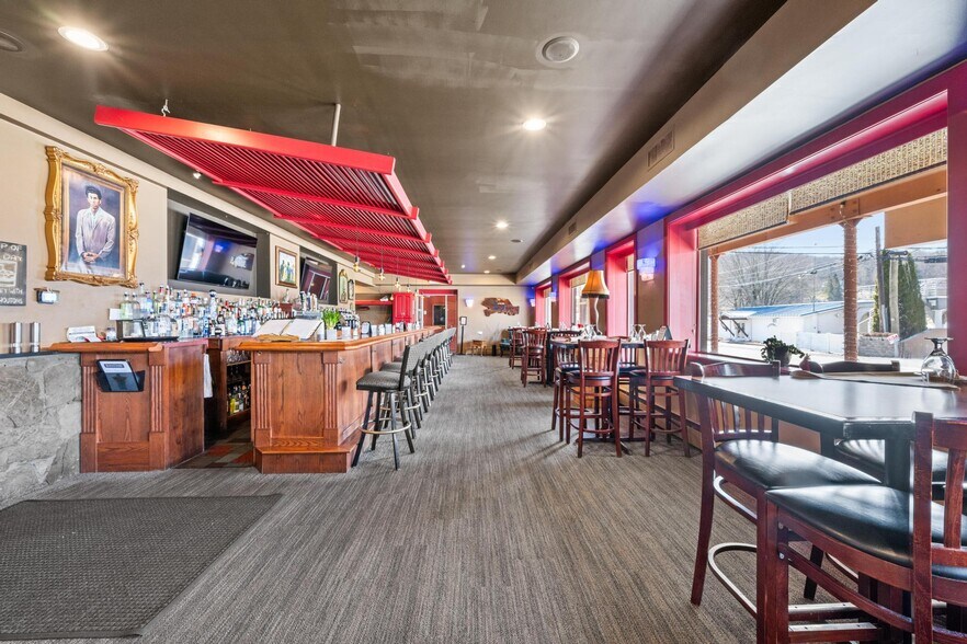 More Photos Of 31 Lakeside Dr, Harveys Lake Restaurant For Sale