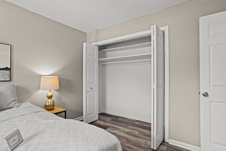 More Photos Of 110-118 Greenforest Cir, Liberty Apartments For Sale