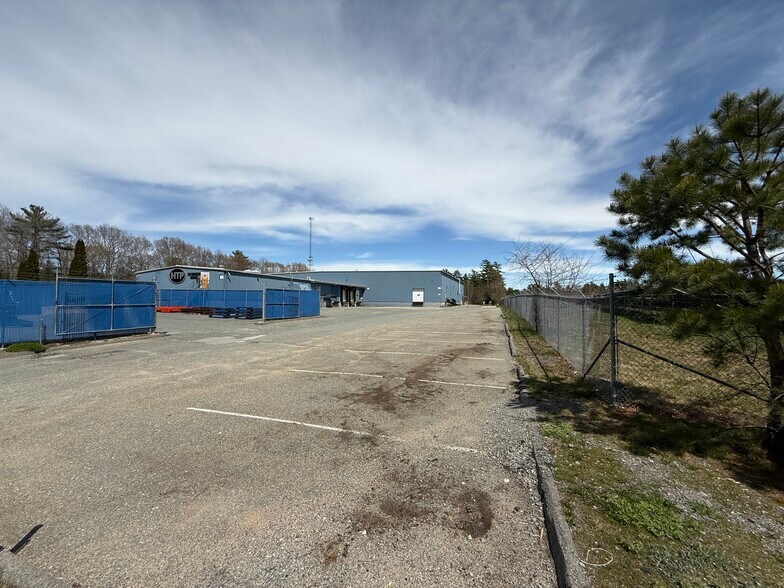 More Photos Of 111 Braley Rd, East Freetown Warehouse For Lease