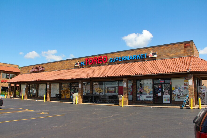 More Photos Of 229 W Grand Ave, Bensenville General Retail For Lease