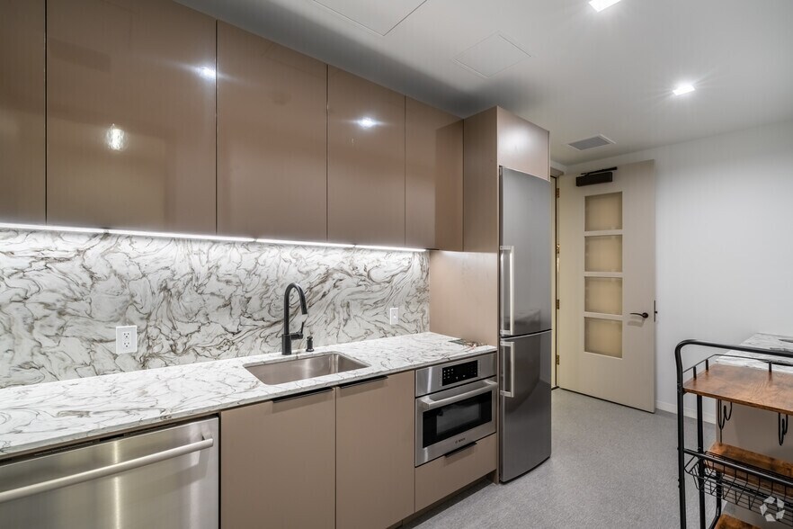 More Photos Of 15325 SE 30th Pl, Bellevue Unknown For Lease