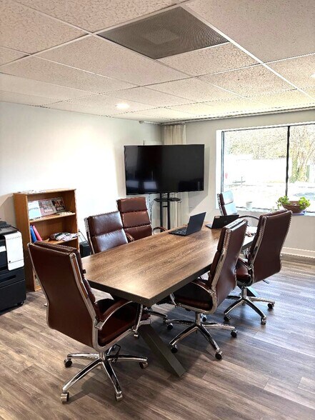 More Photos Of 316 E Market St, Leesburg Office For Sale