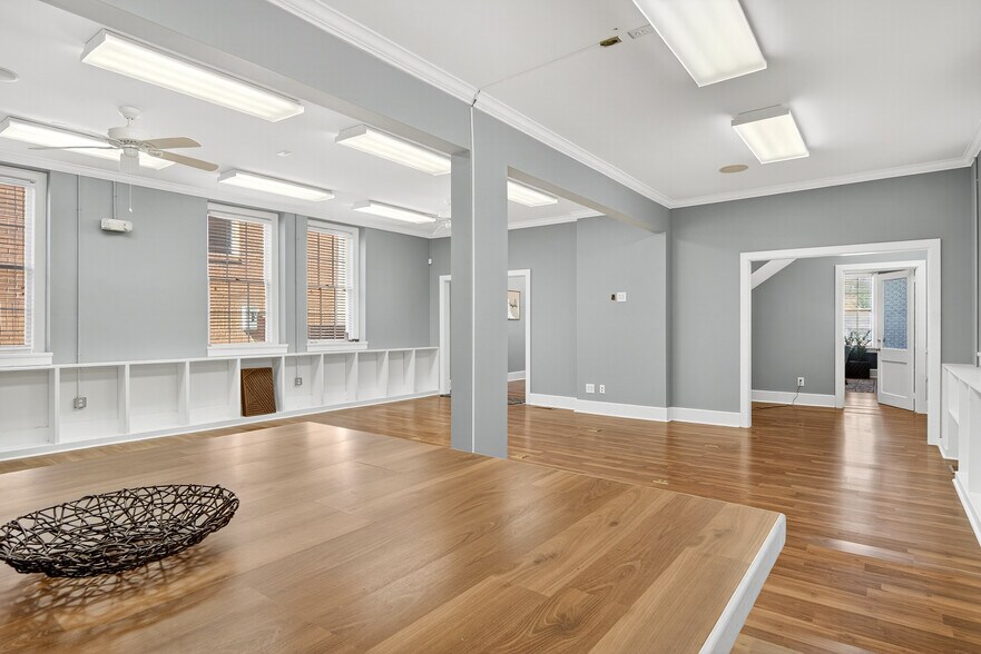 More Photos Of 115 E Market St, Warrenton Office For Lease