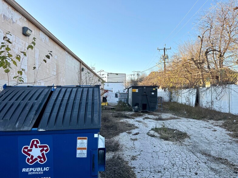 More Photos Of 5703 Kenwick St, San Antonio Warehouse For Lease