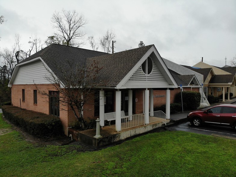 More Photos Of 4320 5th Ave, Marianna Medical For Lease
