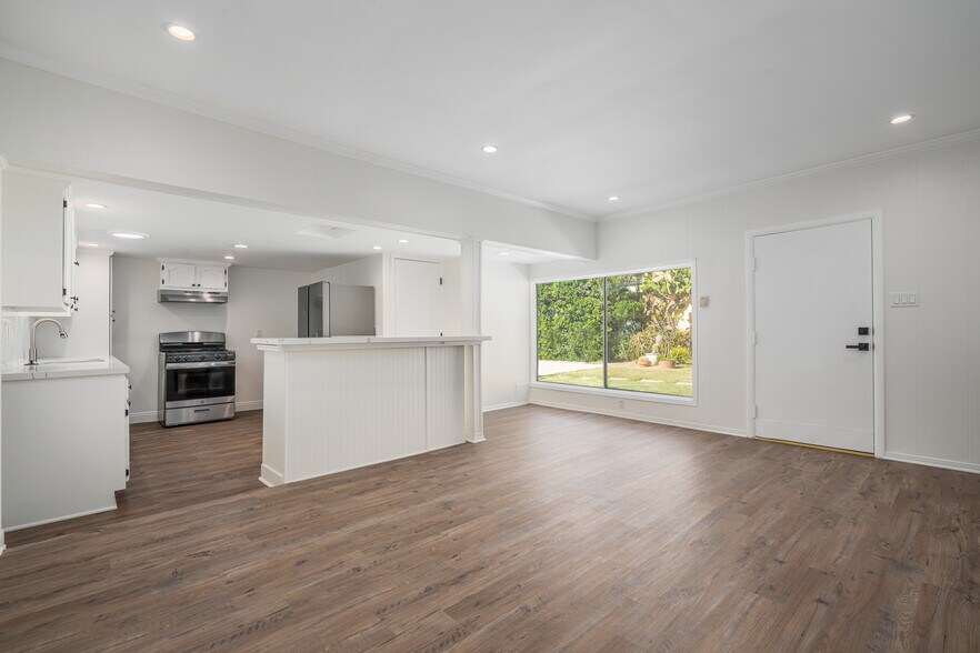 More Photos Of 1226 S Dunsmuir Ave, Los Angeles Multifamily For Sale