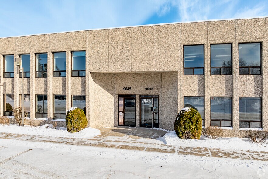 More Photos Of 9643-9675 Rue Clément, Montréal Flex For Sale
