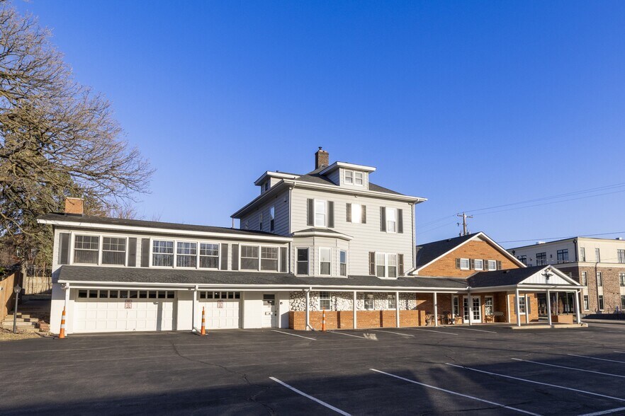 More Photos Of 520 2nd St, Excelsior Funeral Home For Sale