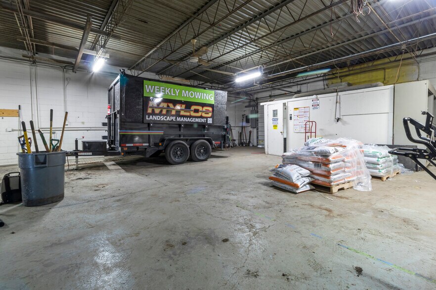More Photos Of 2214-2228 E 44th St, Indianapolis Warehouse For Sale