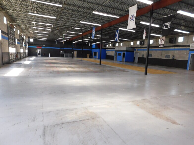 More Photos Of 5145 Commercial Dr, Melbourne Warehouse For Lease