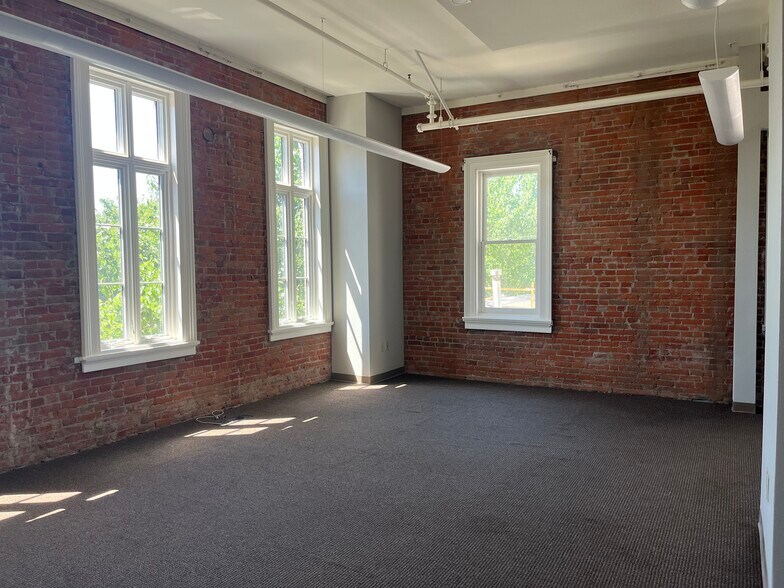 More Photos Of 601-605 Main St, Woodland Office For Lease