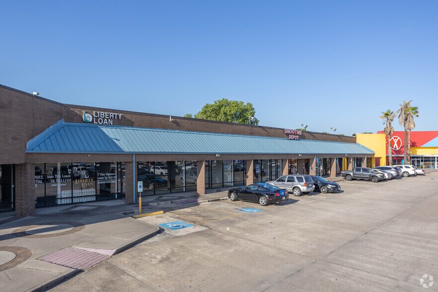 More Photos Of 12344 Gulf Fwy, Houston Freestanding For Lease