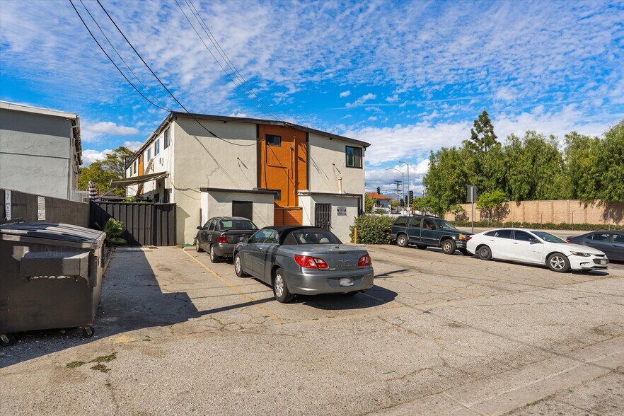More Photos Of 7559 Whitsett Ave, North Hollywood Apartments For Sale