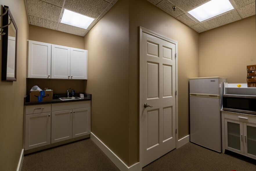 More Photos Of 833 E 16th St, Holland Bank For Lease