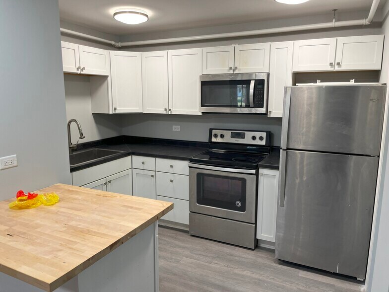 More Photos Of 126 W Maple Ave, Mundelein Apartments For Sale