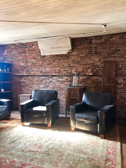 More Photos Of 5 Norwich Rd, East Haddam Freestanding For Sale