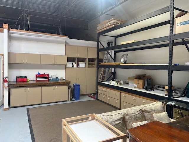 More Photos Of 14052 W Petronella Dr, Libertyville Office For Sale