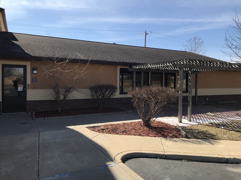 315 N Canal St, Annawan, IL 61234 Hotel For Sale
