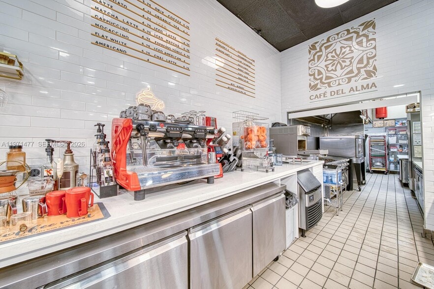 More Photos Of 16215-16295 Biscayne Blvd, North Miami Beach General Retail For Lease