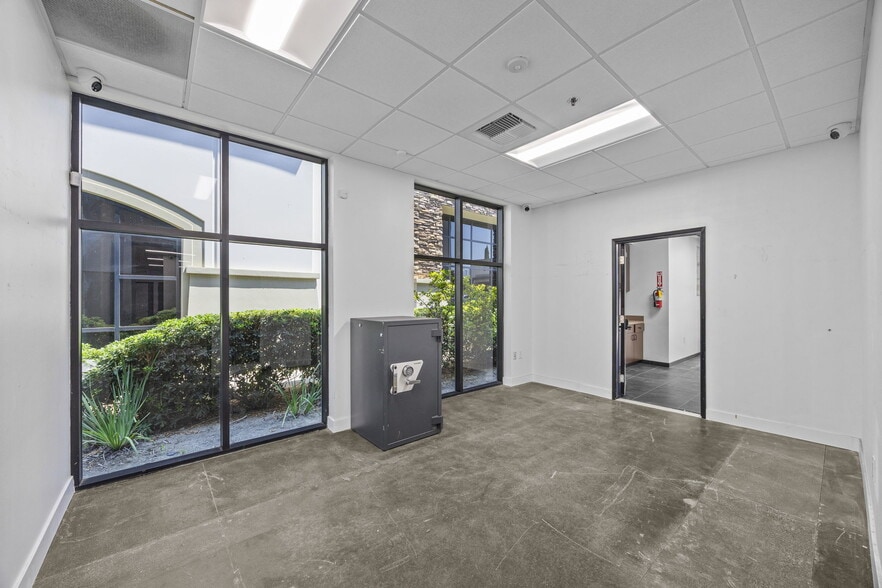 More Photos Of 536 Queensland Cir, Corona Office For Sale