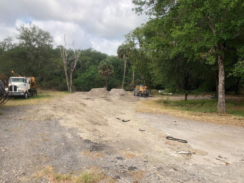 More Photos Of 11824 Jackson Rd, Thonotosassa Office Residential For Lease