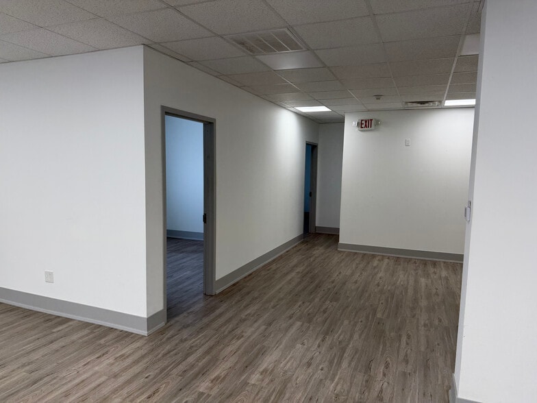 More Photos Of 66 Old Country Rd, Quogue Warehouse For Lease