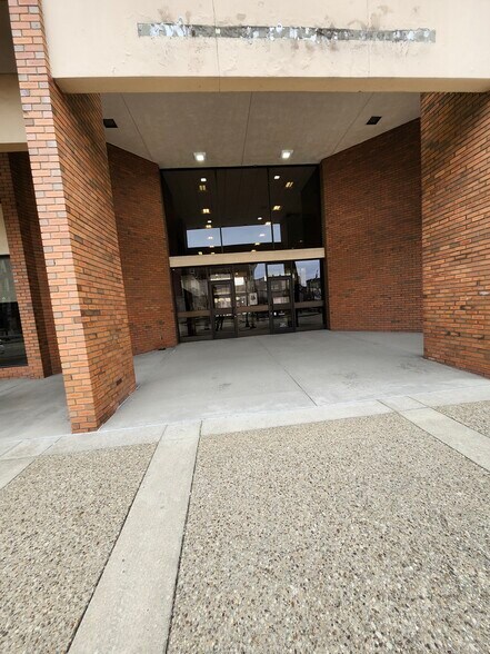 More Photos Of 2 N Mill St, New Castle Bank For Sale