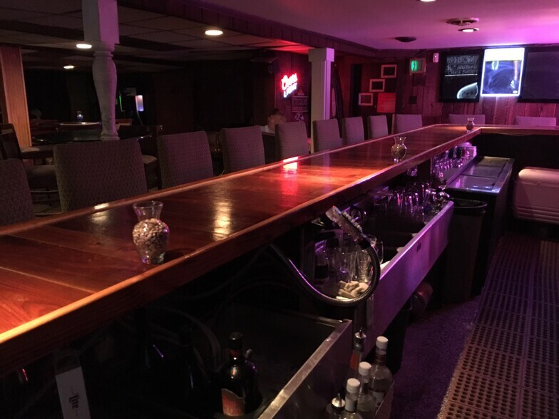 More Photos Of 726 Londontown Rd, Edgewater Restaurant For Sale