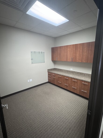 More Photos Of 24020 W Riverwalk Ct, Plainfield Medical For Sale