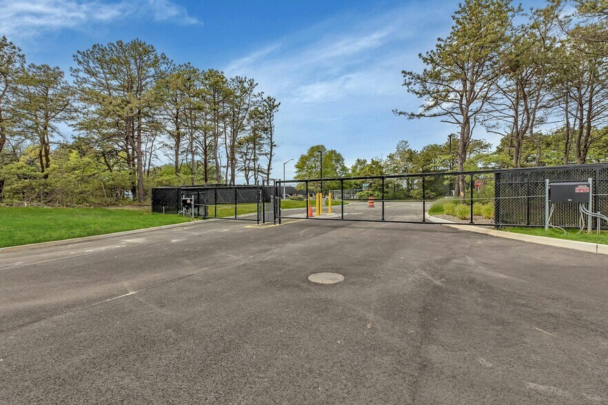 More Photos Of 645 National Blvd, Medford Distribution For Lease