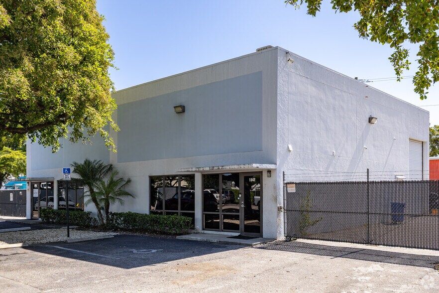 More Photos Of 1840-1842 NW 21st St, Pompano Beach Warehouse For Lease