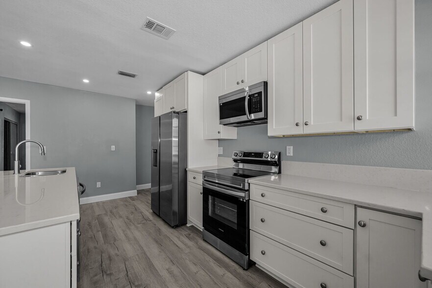 More Photos Of 1231 Illinois Ave, Palm Harbor Apartments For Sale