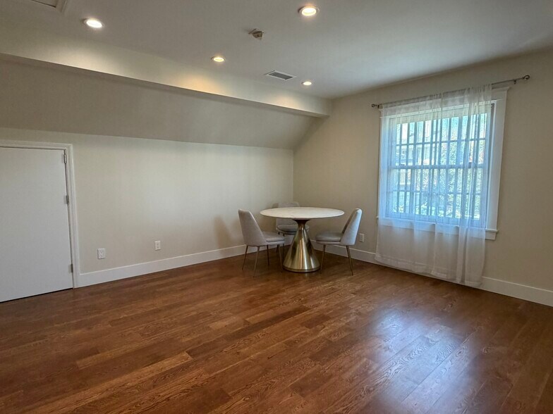 More Photos Of 1191 E Walnut St, Pasadena Office Residential For Lease