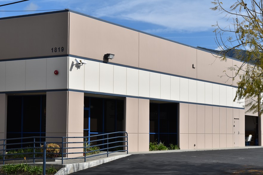 Primary Photo Of 1819 Dana St, Glendale Manufacturing For Lease