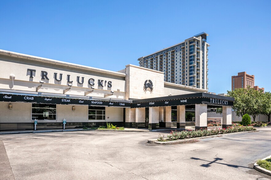 More Photos Of 5350 Westheimer Rd, Houston Unknown For Lease